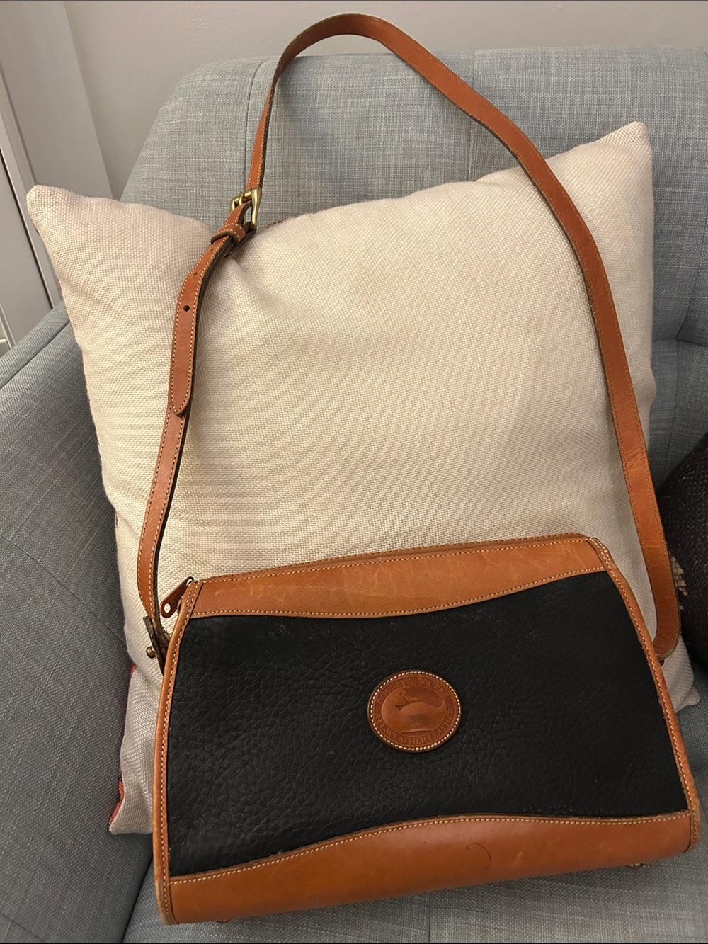 Vintage, DOONEY & BOURKE Leather Crossbody Shoulder Bag in Navy and Tan